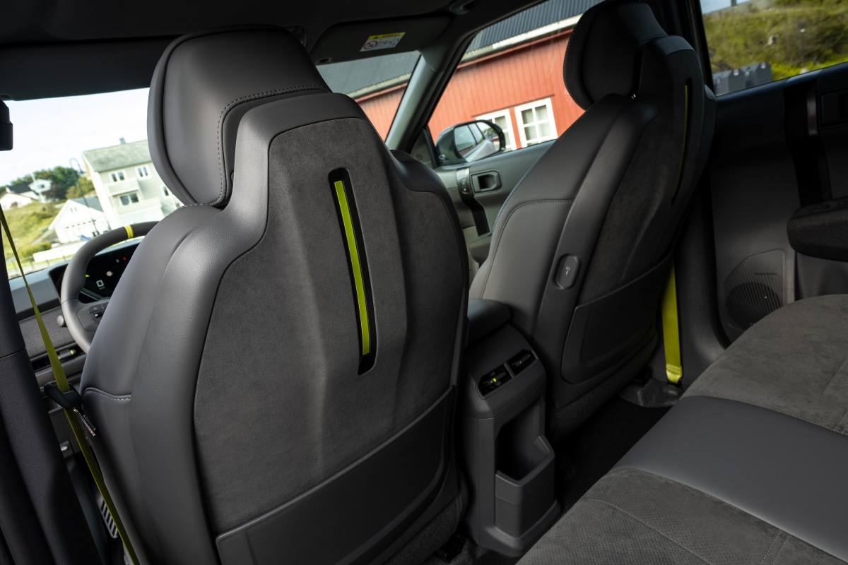 Original-32332-kia-ev3-gt-ivory-silver-matte-interior-print-3600x2400-019.jpg