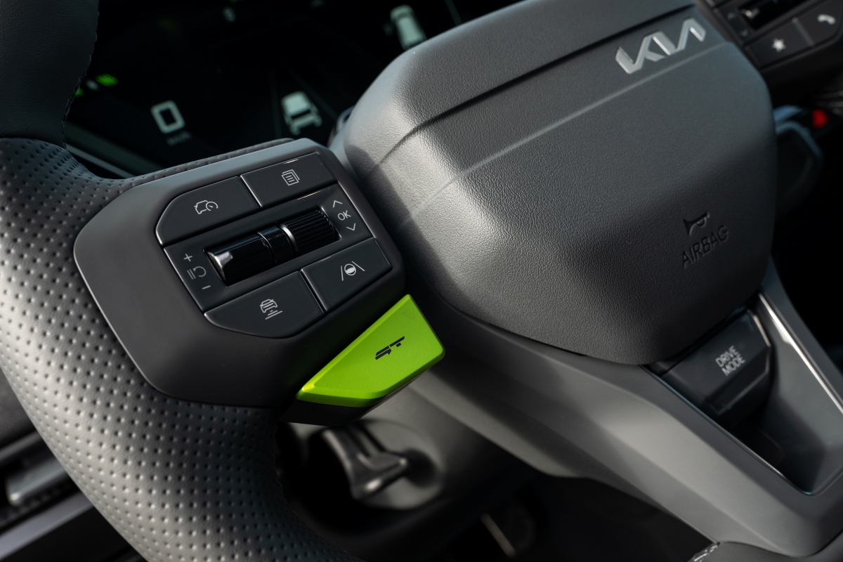 Original-32343-kia-ev3-gt-ivory-silver-matte-interior-print-3600x2400-008.jpg