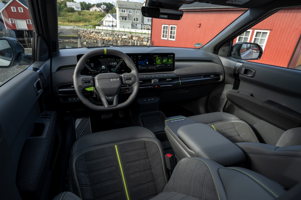Original-32348-kia-ev3-gt-ivory-silver-matte-interior-print-3600x2400-003.jpg