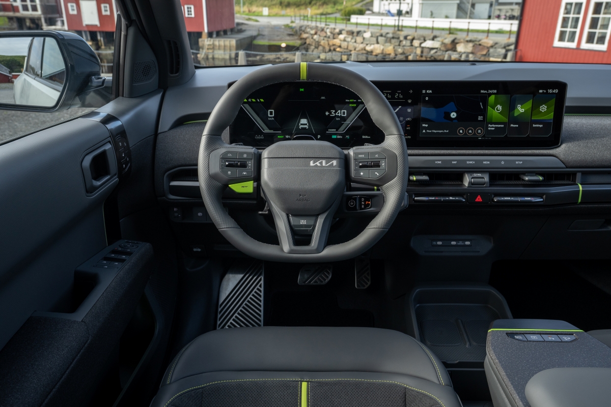 Original-32349-kia-ev3-gt-ivory-silver-matte-interior-print-3600x2400-002.jpg
