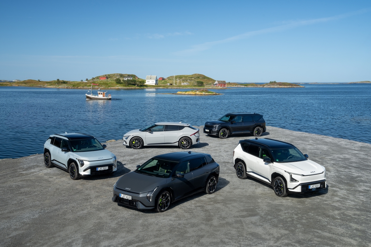 Original-32418-kia-ev-gt-lineup-print-3600x2400-004.jpg