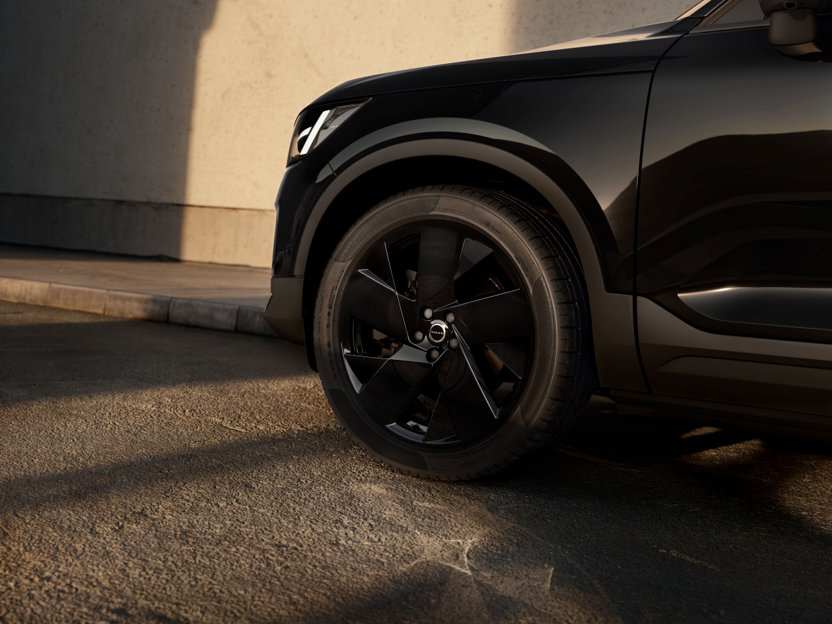 The_New_Volvo_EC40_Exterior_Detail_WheelRim2.jpg