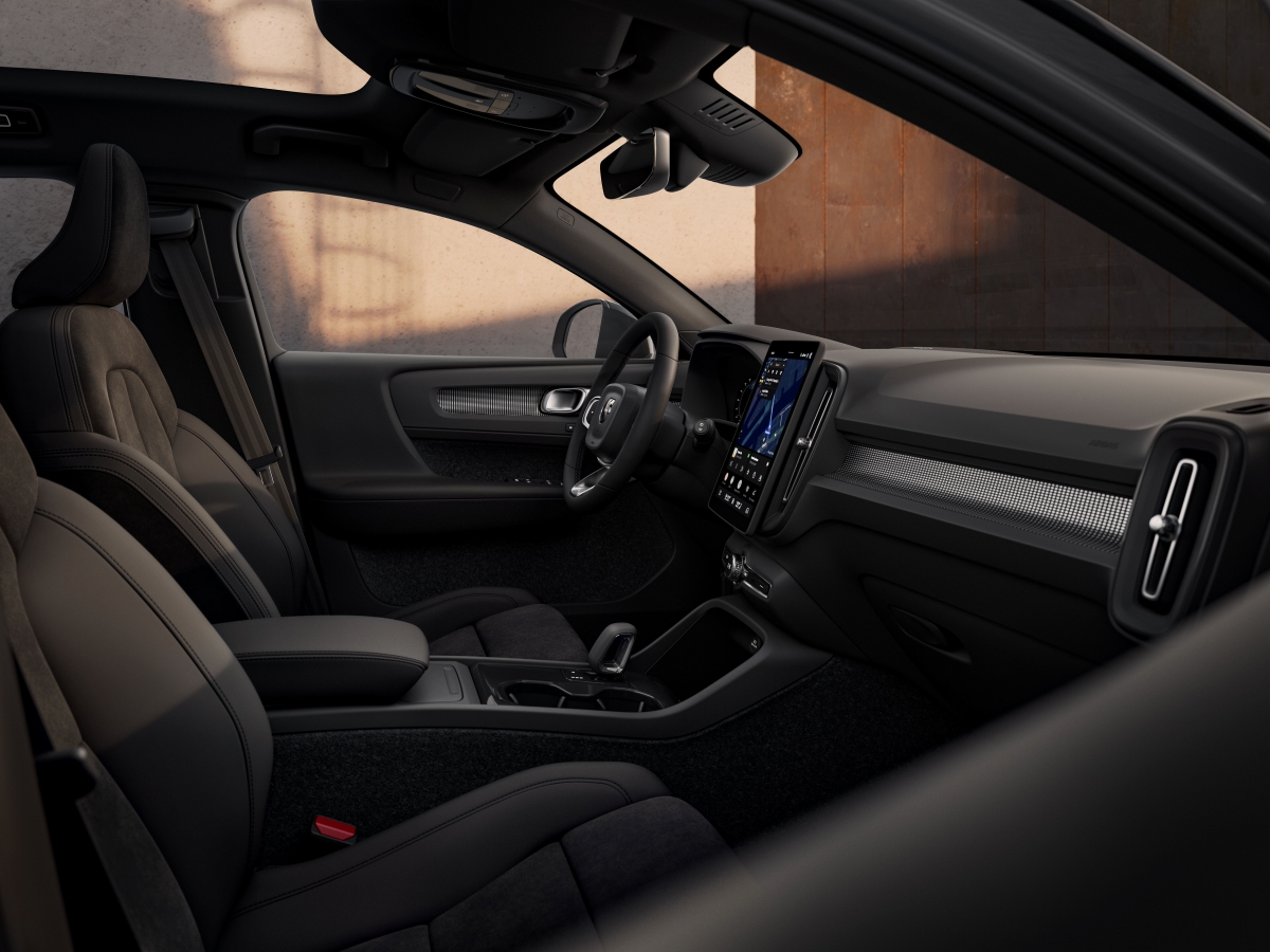 The_New_Volvo_EC40_Interior_Driver_View.jpg