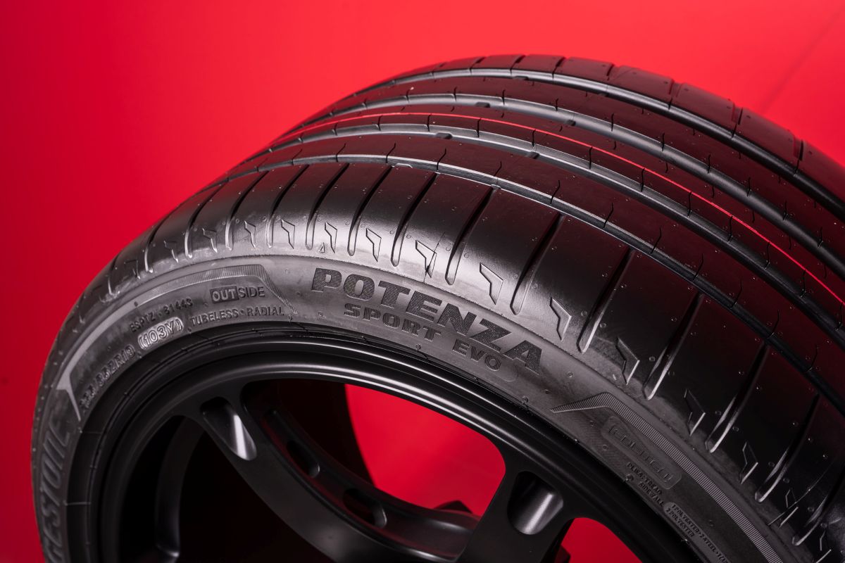 POTENZA SPORT EVO首次導入 ENLITEN 技術，各項性能指標展現關鍵進化，大幅提升磨耗壽命 15_，讓車主享受從容不迫的熱血操駕。（圖／普利司通輪胎提供）.jpg