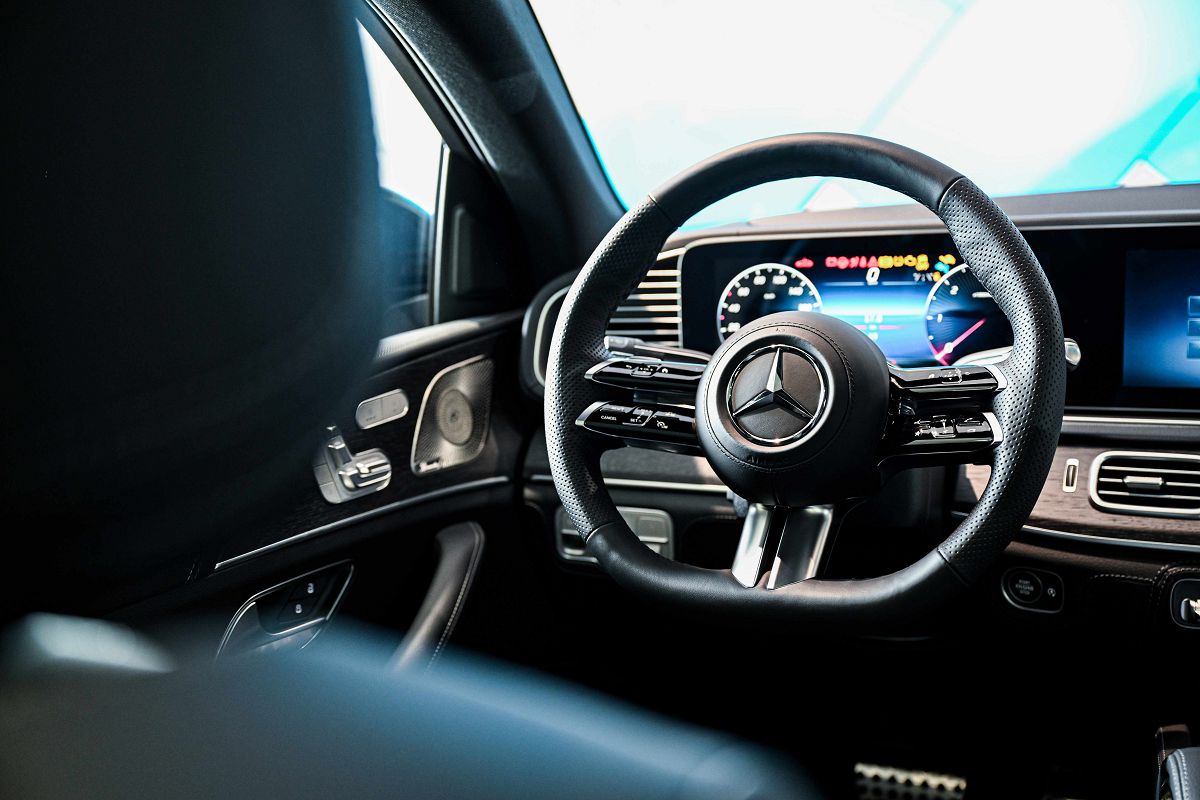 圖5_GLE 300 d 4MATIC Coupé 星耀版配備升級‧AMG Line 內裝套件.jpg